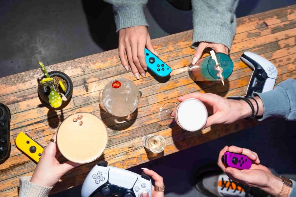 Cocktails and games on a Platform table